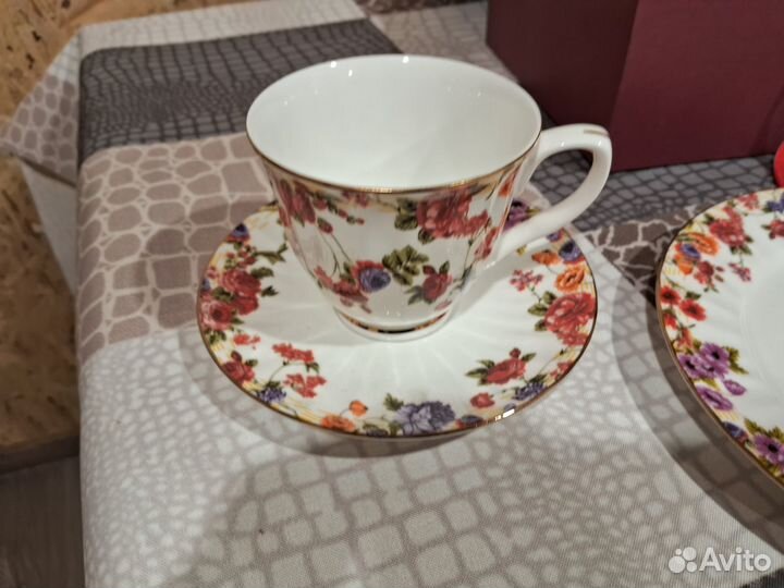 Сервиз - кружка + два блюдца(фарфор)