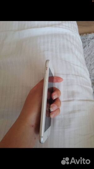Телефон iPhone 8