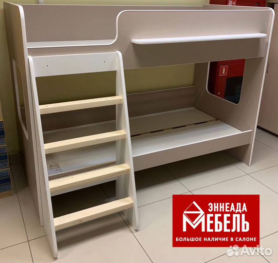 Двухъярусная кровать + лестница