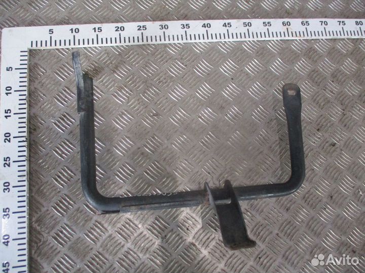 Кронштейн крыла передней оси задний L Mercedes-Ben