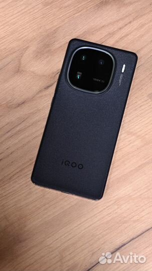 vivo iQOO 12, 12/256 ГБ