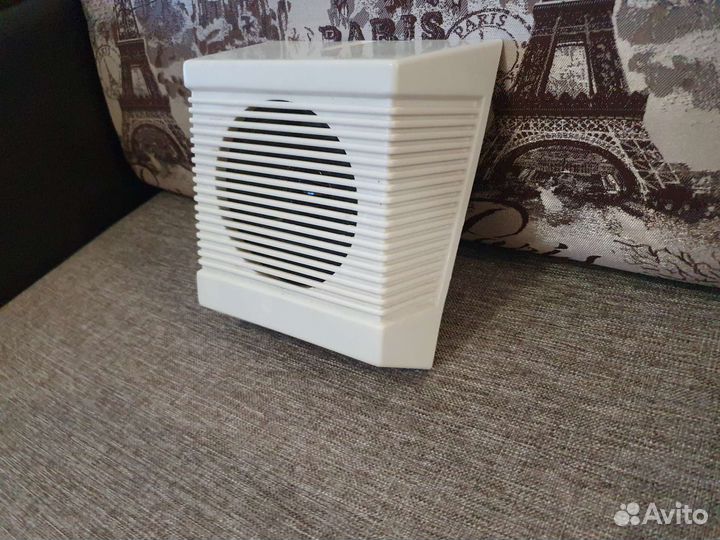 Громкоговоритеь настенный