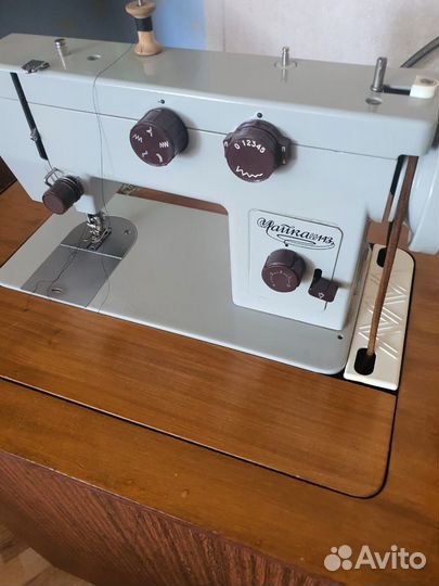 Швейная машинка чайка 143
