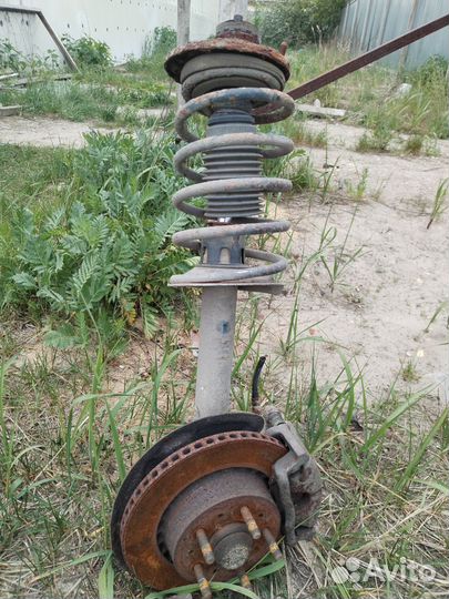 Стойки передние в сборе на Volvo 940