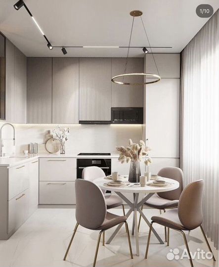 Кухня встроенная светлая