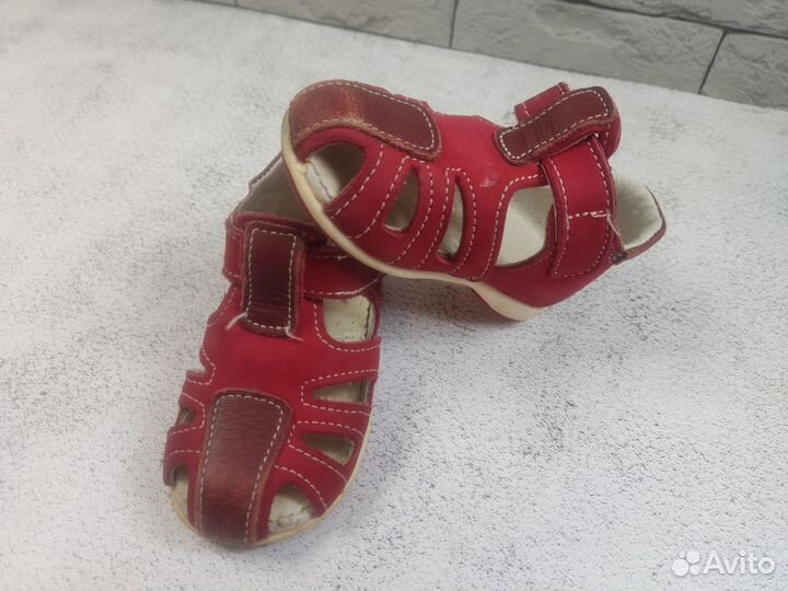 Сандали красные для девочки 20