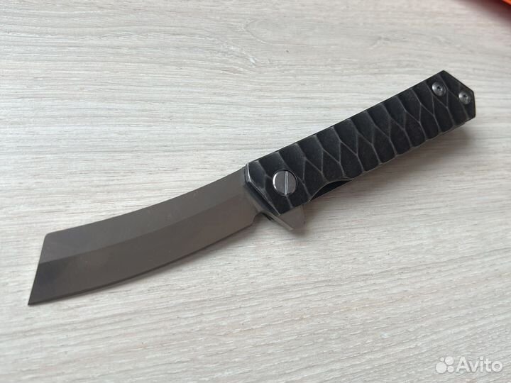 Складной нож для бритья D2