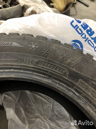 Dunlop SP Winter Ice 03 205/55 R16 94T