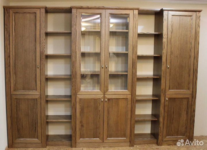 Шкаф из массива для книг