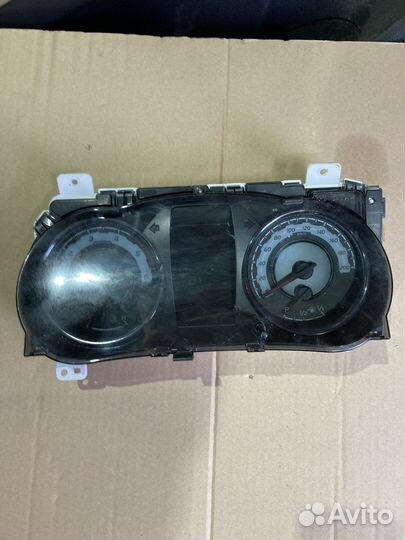 Щиток приборов Toyota Hilux 8