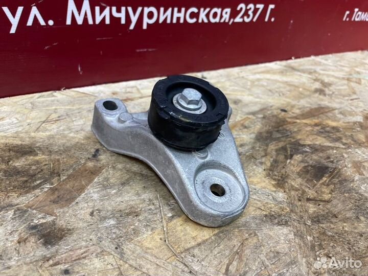 Кронштейн опоры двигателя Volkswagen Polo