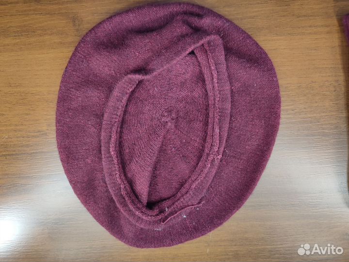 Берет и перчатки цвета марсала