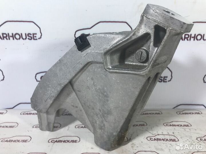 Кронштейн двигателя Audi Q5 2.0 CDN