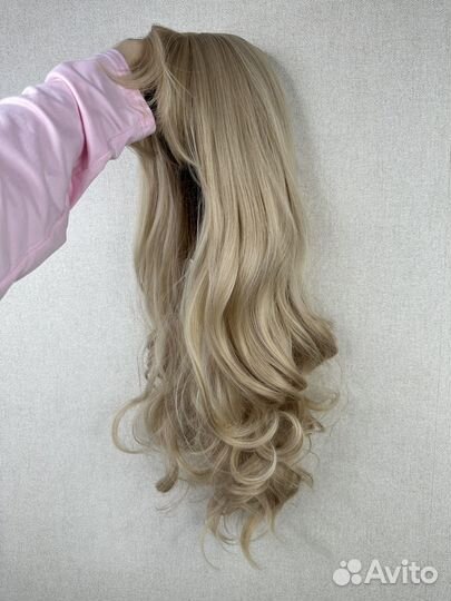 Парик блонд с челкой теплый русый