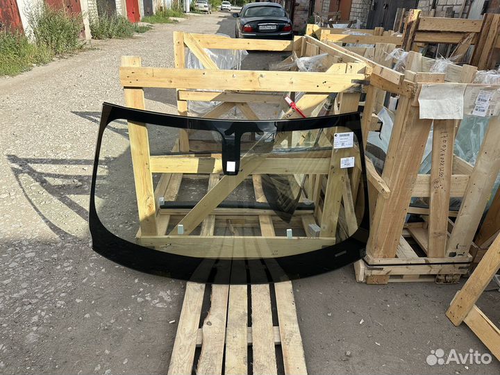 Стекло лобовое