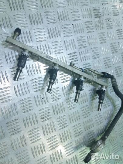 Форсунка топливная Opel Astra H 25380933