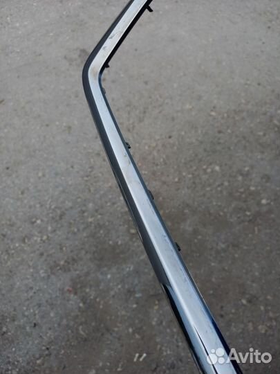 Молдинг решетки радиатора Subaru Forester SJ