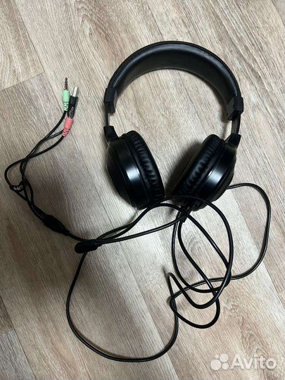 Наушники с микрофоном