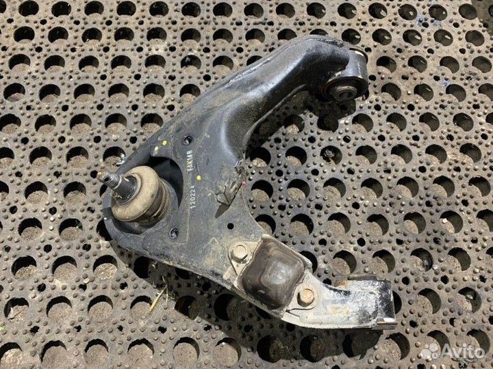 Рычаг подвески верхний передний правый Mitsubishi