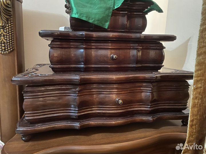 Деревянная шкатулка