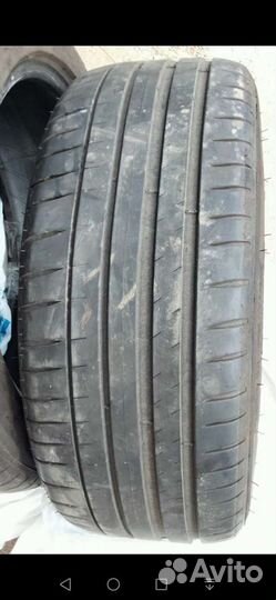 Michelin Pilot Sport 4 235/45 R17 95Y