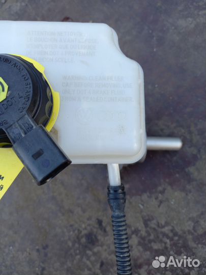 Главный тормозной цилиндр VW Jetta 6