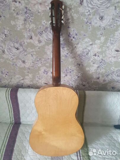 Классическая гитара со звукоснимателем