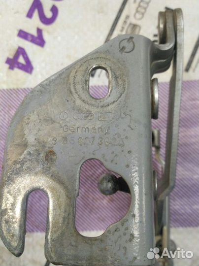 Петля багажника правая Audi A4 B5 AQD