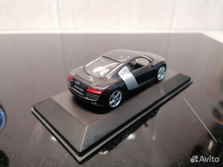 Модель автомобиля Audi R8 1:43 schuco diler