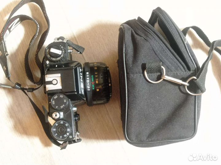 Плёночный фотоаппарат Зенит с объективом Зенитар