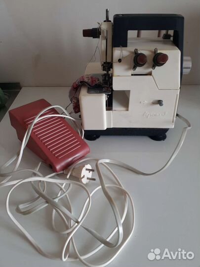 Оверлок крош