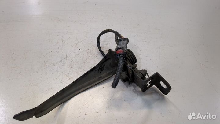 Замок капота Chevrolet Trax, 2020