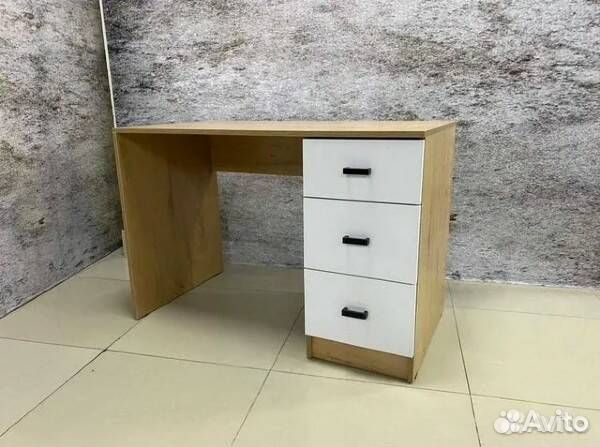 Письменный стол