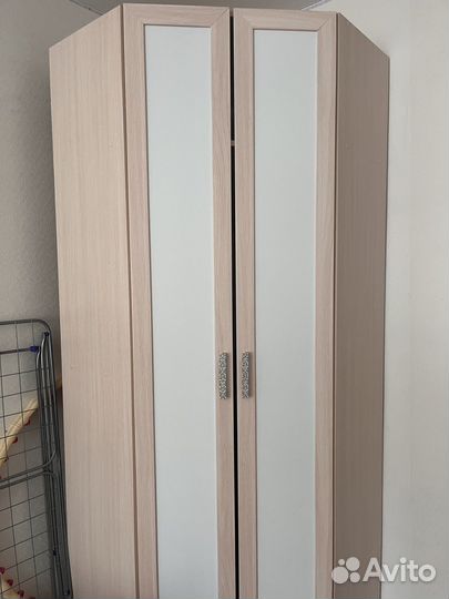 Угловой шкаф