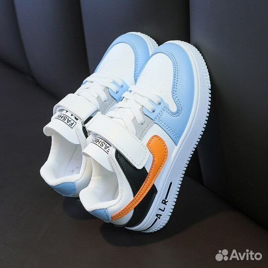 Кроссовки детские новые