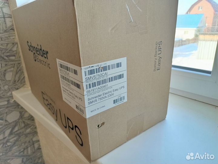 Источник бесперебойного питания Schneider Electric