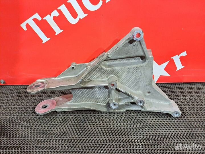 Кронштейн кабины передний левый Scania 5-series