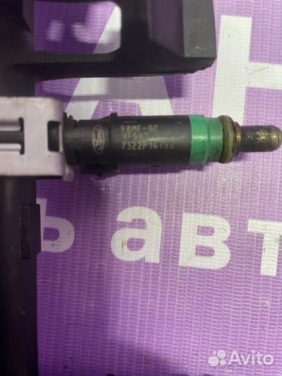 Топливная рампа с форсунками Volvo S40 B4164S3