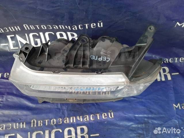 Фара левая Honda Mobilio Spike