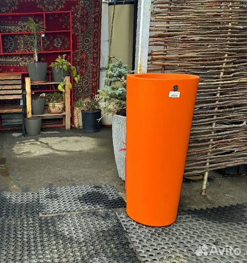 Кашпо уличное из пластика