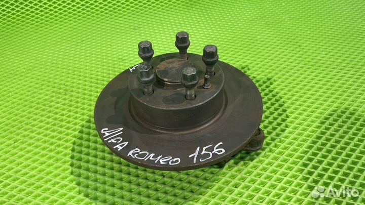 Кулак задний правый Alfa Romeo 156