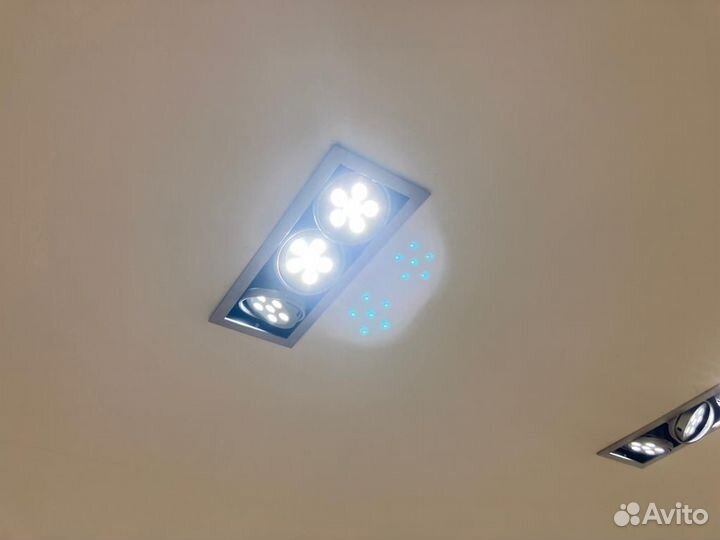 Светильник потолочный встраиваемый тройной поворот