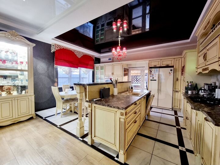 Дом 210 м² на участке 8,6 сот.