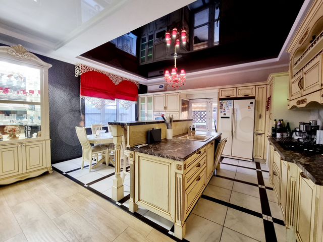 Дом 210 м² на участке 8,6 сот.