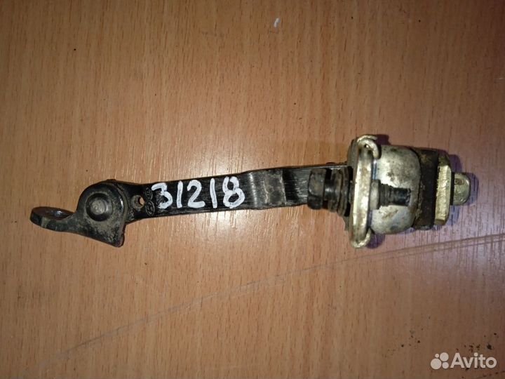 Hyundai Sonata IV рестайлинг Ограничитель двери