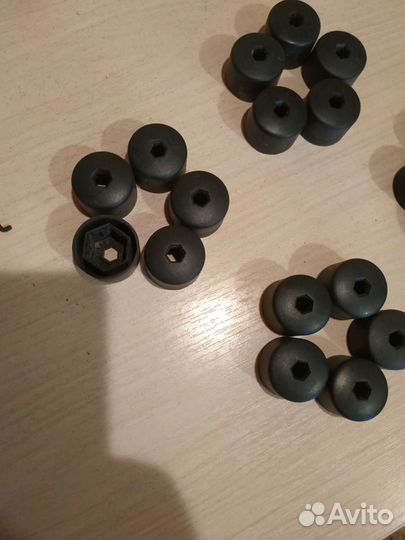 Колпачки на колесные болты