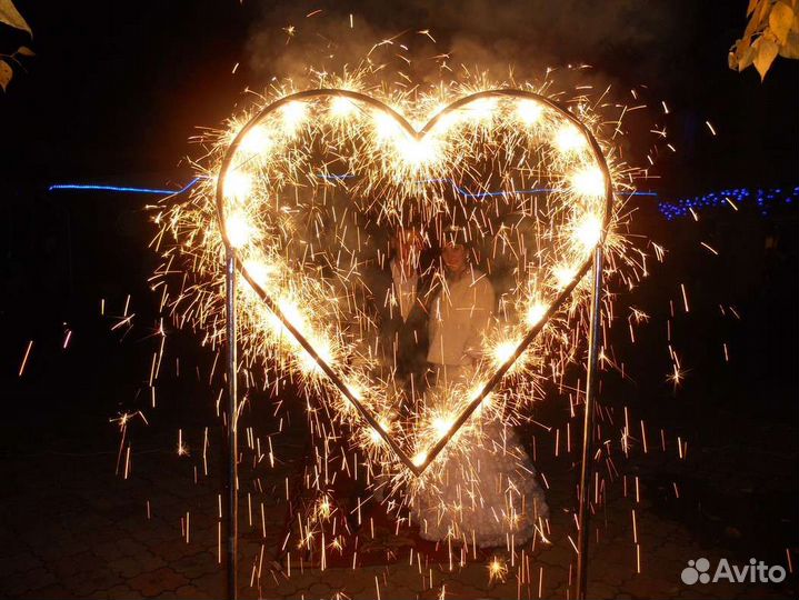 Холодные фонтаны, фейерверк, салют для свадьбы