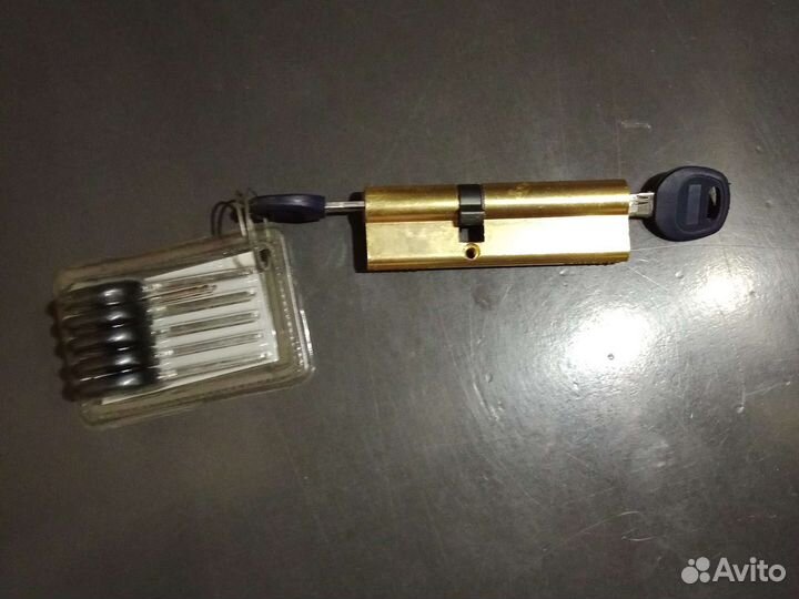Дверной замок цилиндрический