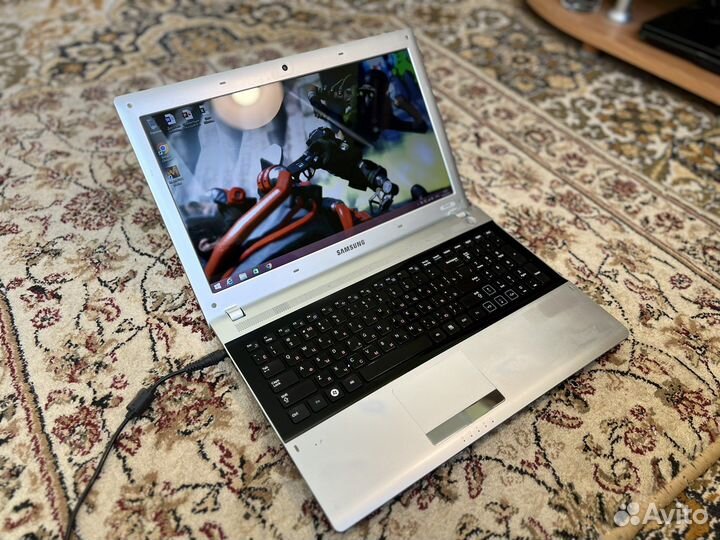 Игровой Ноутбук Samsung core i3/GeForce GT 520m