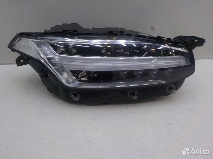 Фара правая Volvo XC90